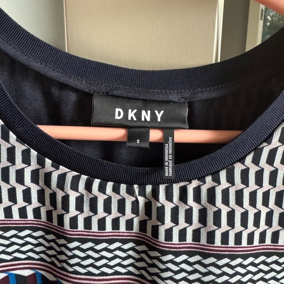 DKNY Navy Blue and White Geometric Top - Picture 2 of 4